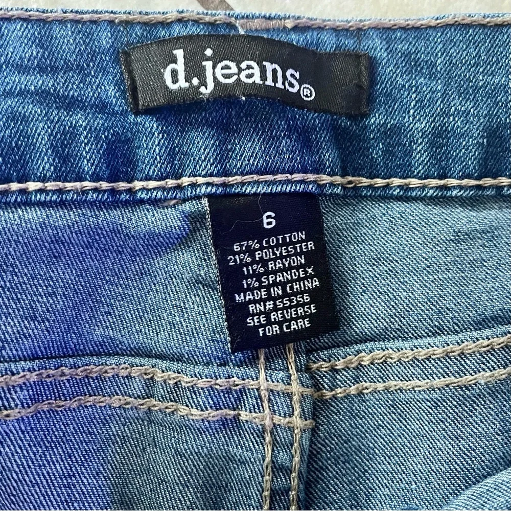 D Jeans Capri Jeans in Dark Wash; Size 6 - Picture 4 of 6